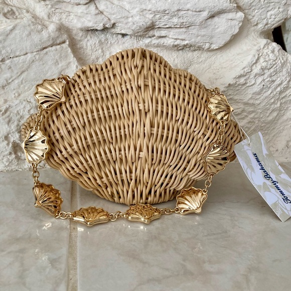 NWT Tommy Bahama seashell shaped woven rattan clam shaped clutch/handbag. - Picture 3 of 16